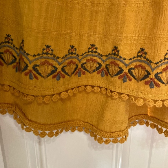 Mustard blouse. - Picture 5 of 6